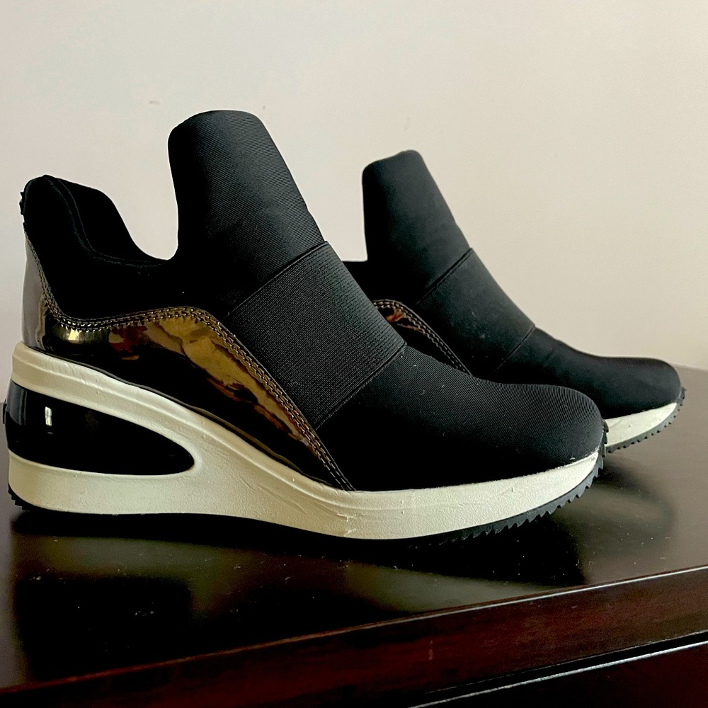 Almost Brand New Borg SneakerDKNY